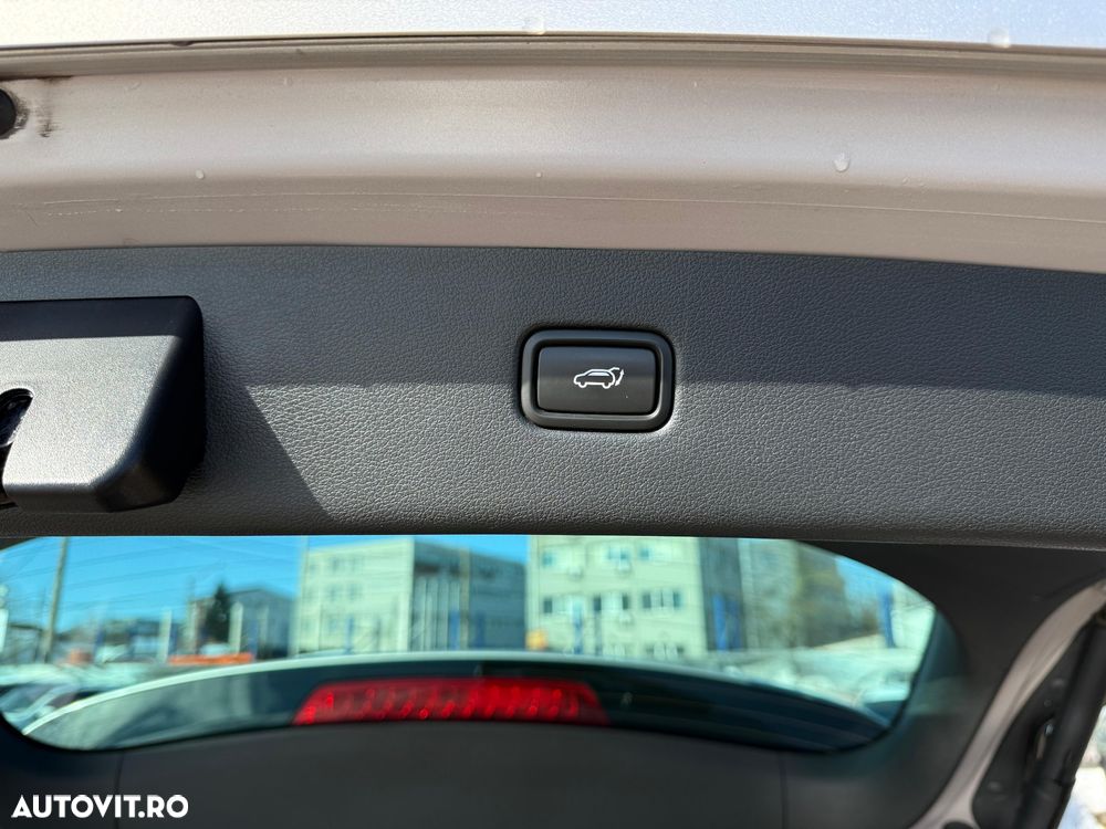 Hyundai Tucson 2.0 CRDI 4WD 8AT Luxury - 23