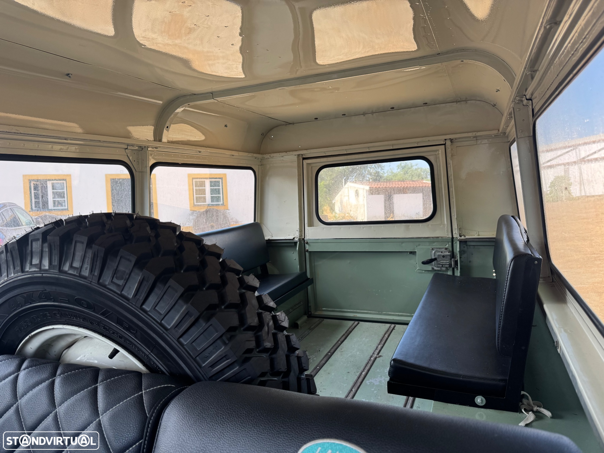 Land Rover 90 - 17