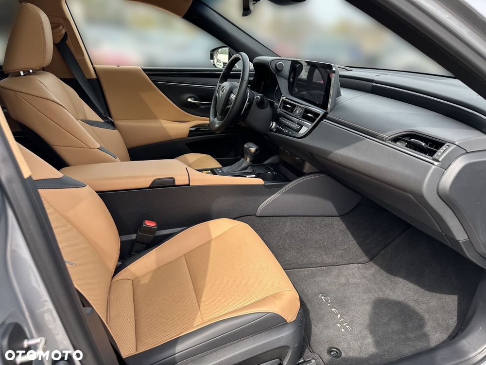 Lexus ES 300h Business Edition - 21