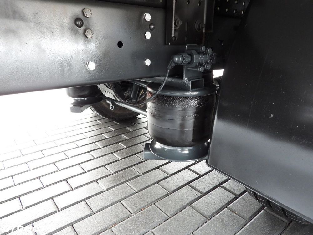 Iveco DAILY 72C18 CHŁODNIA KONTENER -10*C WINDA 9 PALET ZASILANIE 230V TEMPOMAT NAWIGACJA PNEUMATYKA AUTOMAT HI-MATIC BLIŹNIACZE KOŁA KLIMATYZACJA  180KM - 27