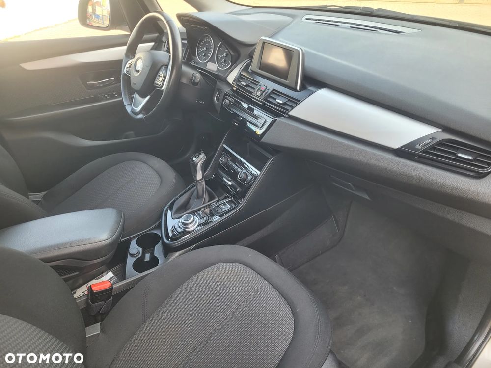 BMW Seria 2 218d - 16