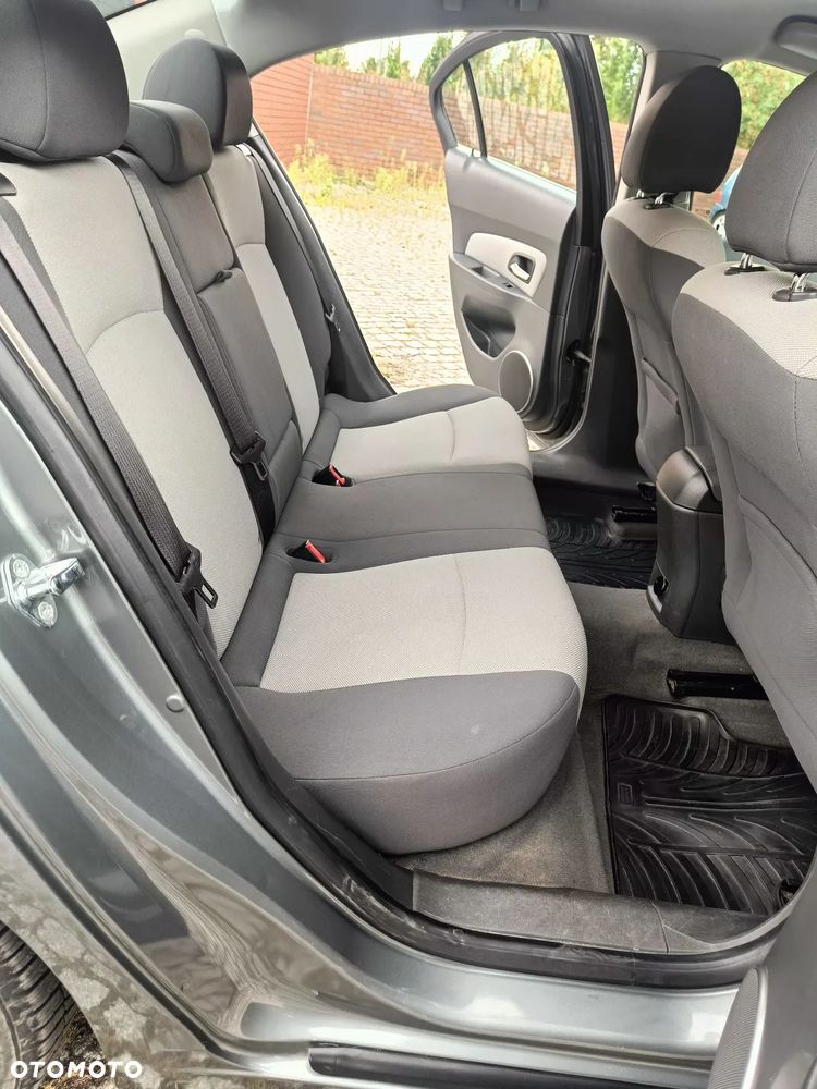 Chevrolet Cruze 1.6 - 24