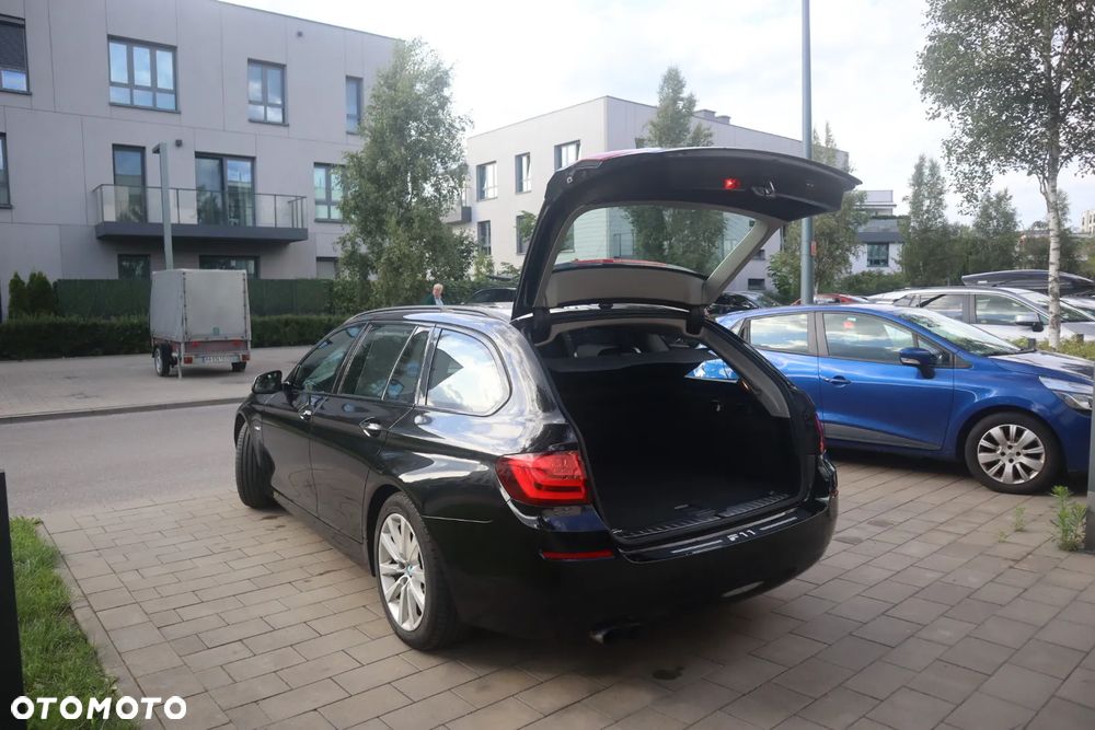 BMW Seria 5 528i xDrive Sport-Aut - 10