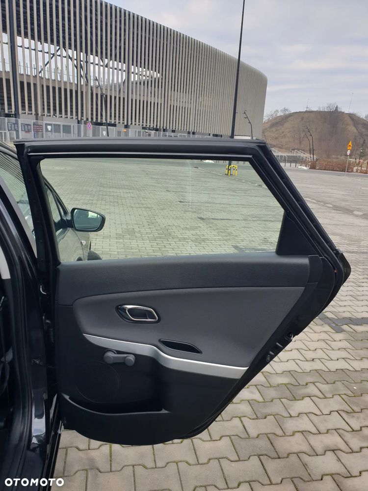 Kia Ceed 1.6 GDI Platinum Edition - 30