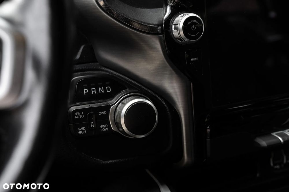 RAM 1500 5.7 Crew Cab Bighorn - 9