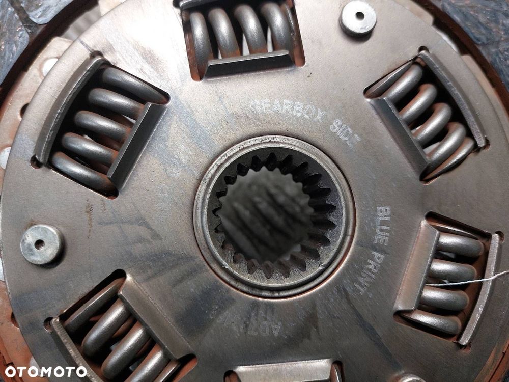 SPRZĘGŁO TARCZA + DOCISK + ŁOŻYSKO OPOROWE TOYOTA RAV4 II LIFT 2.0 D4D - 4