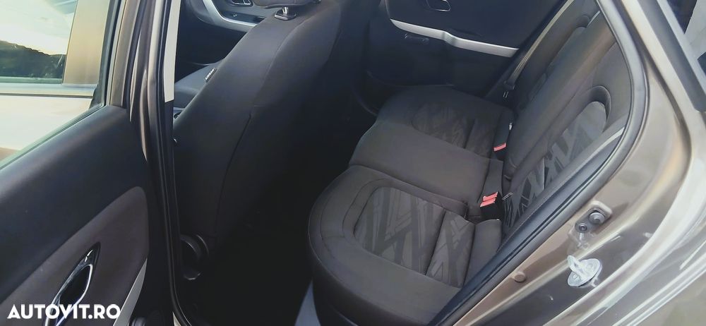 Kia Ceed - 10