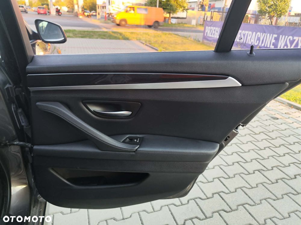 BMW Seria 5 525d - 8