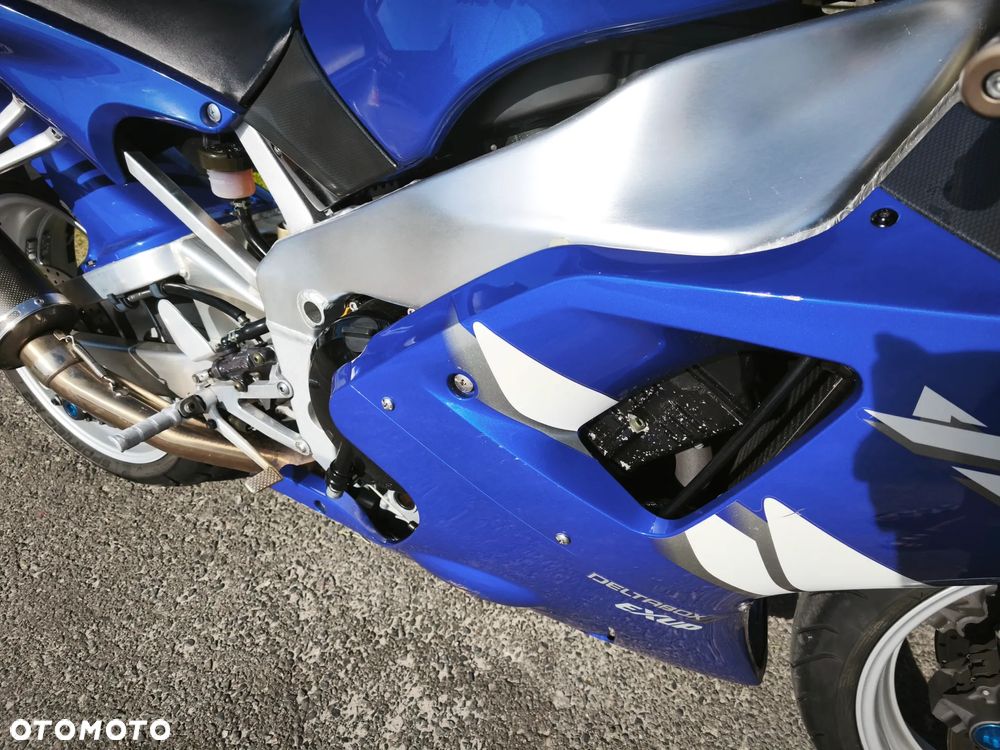Yamaha R1 - 18