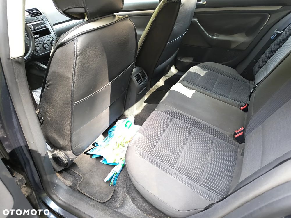 Volkswagen Jetta 1.6 FSI Trendline - 11