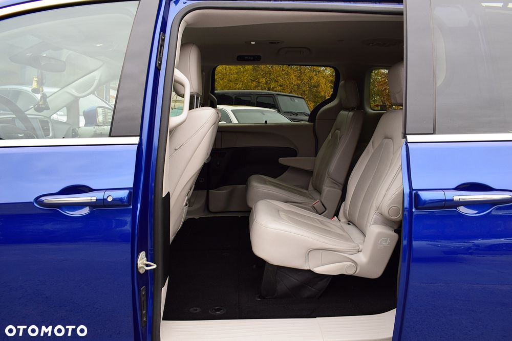 Chrysler Pacifica - 5