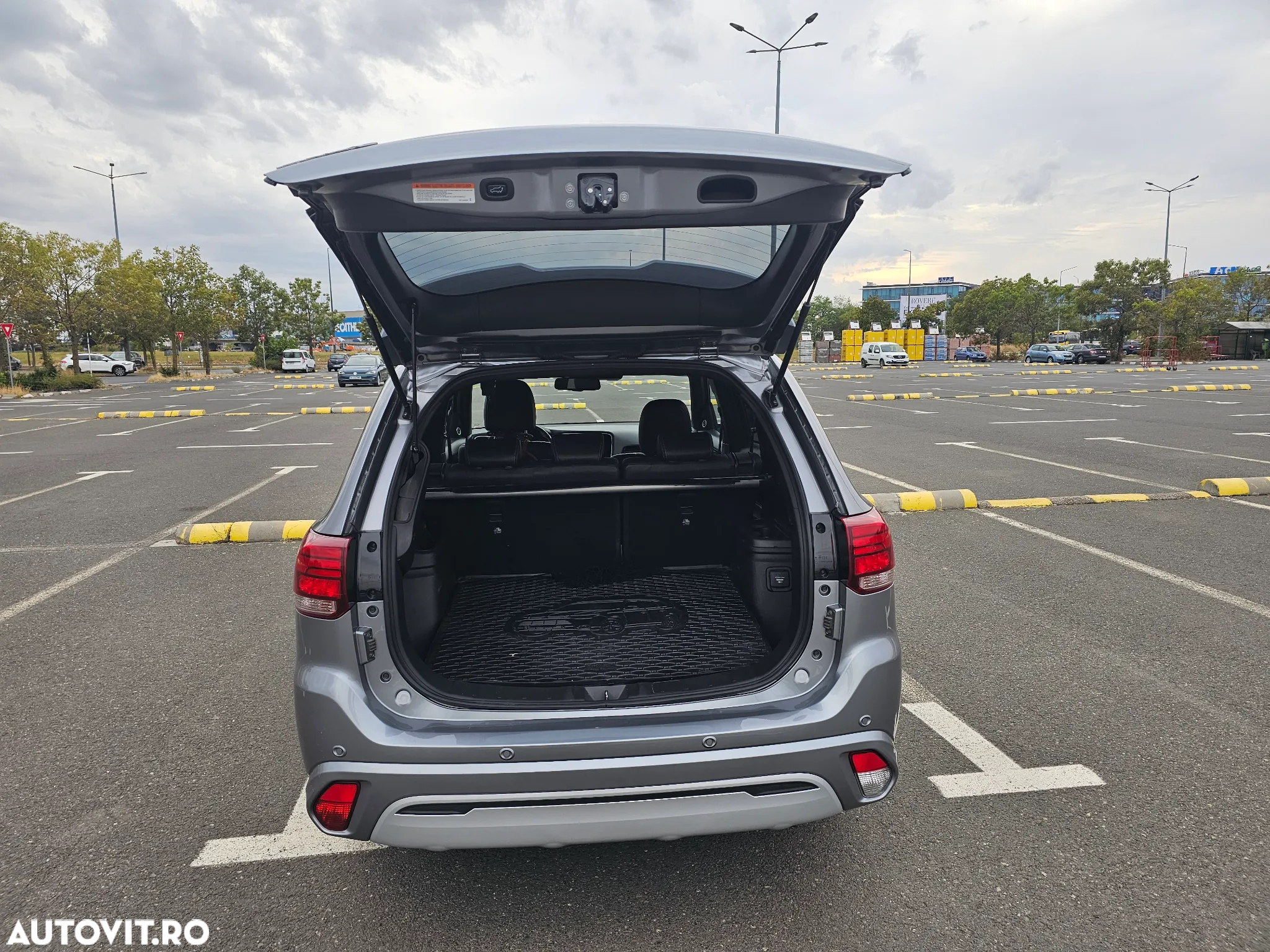 Mitsubishi Outlander - 9