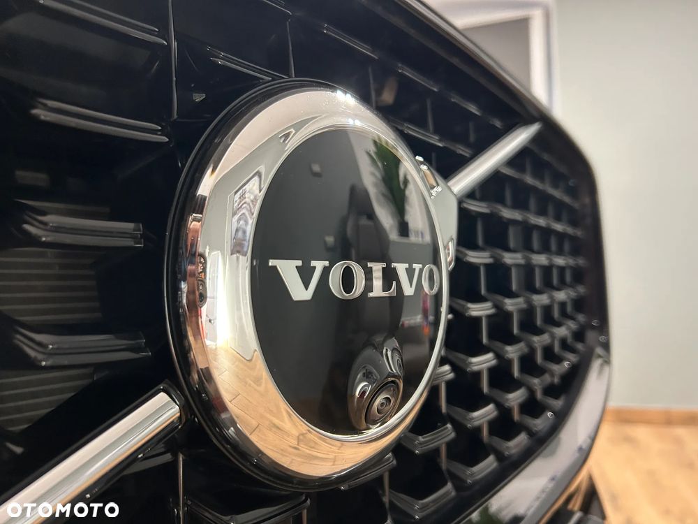 Volvo XC 60 B4 B Plus Dark - 19