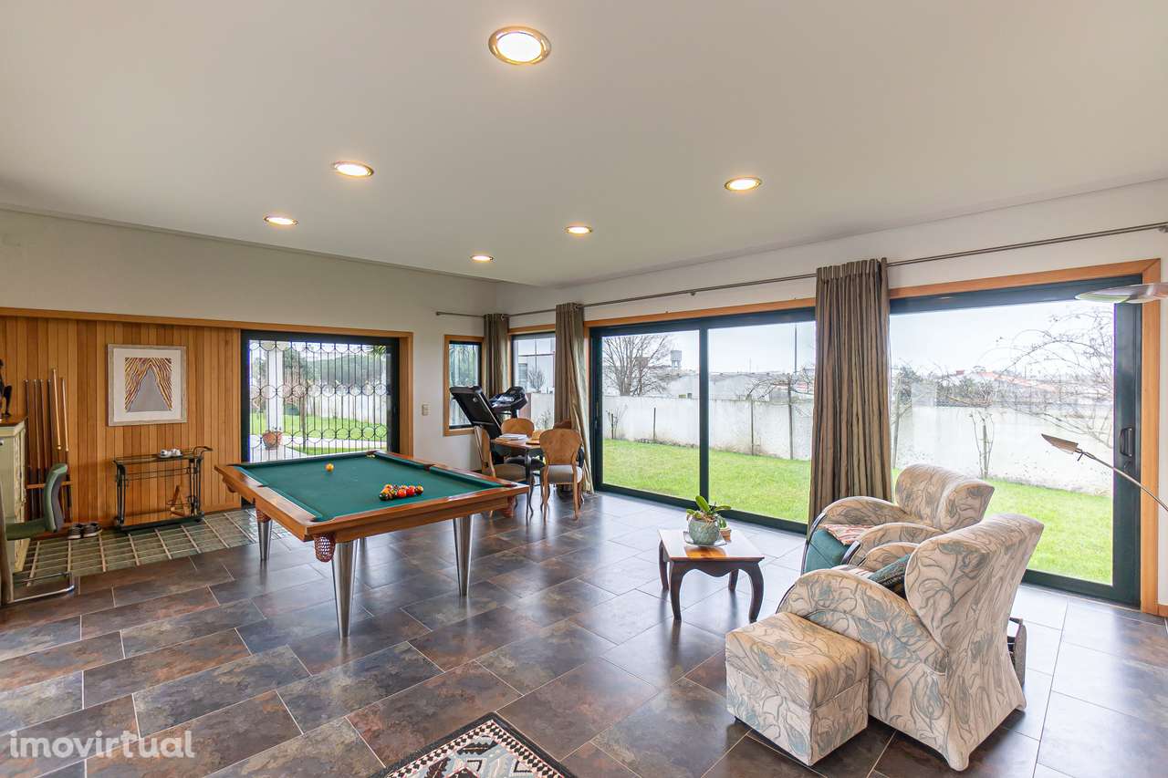 Moradia T3+1 Renovada com Vista Mar em Esmoriz - Grande imagem: 2/34