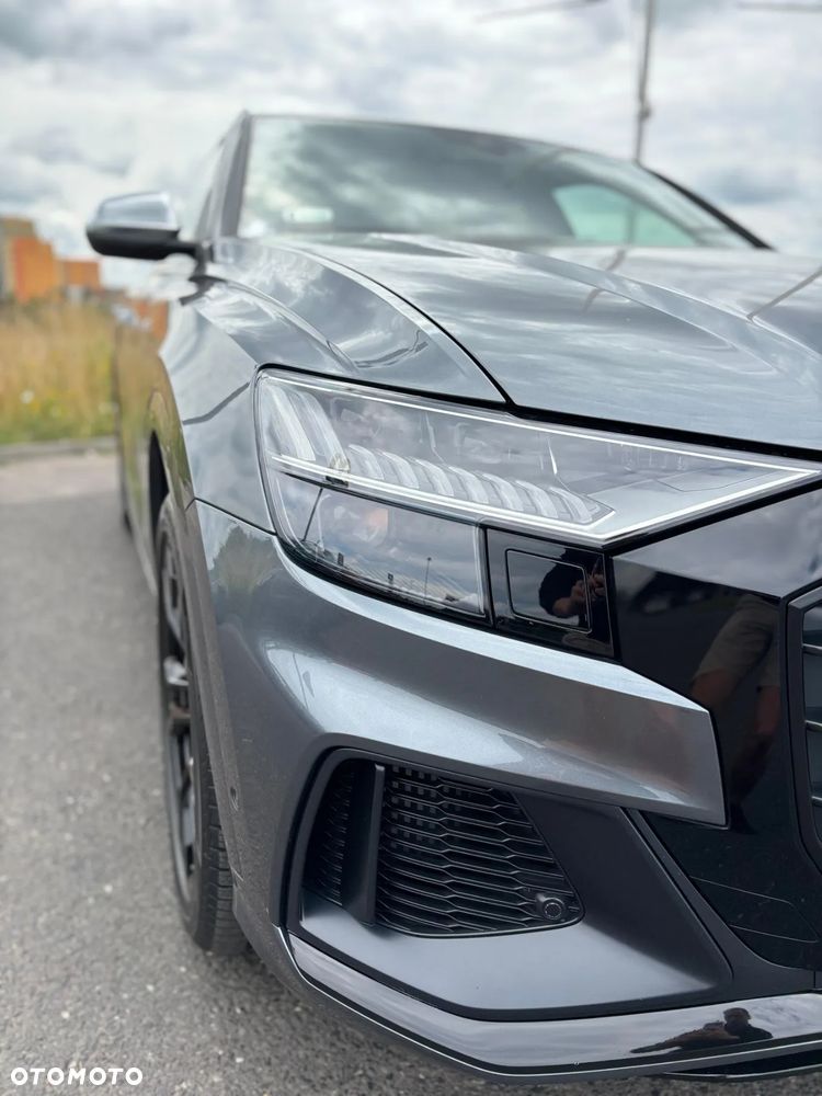 Audi SQ8 - 8