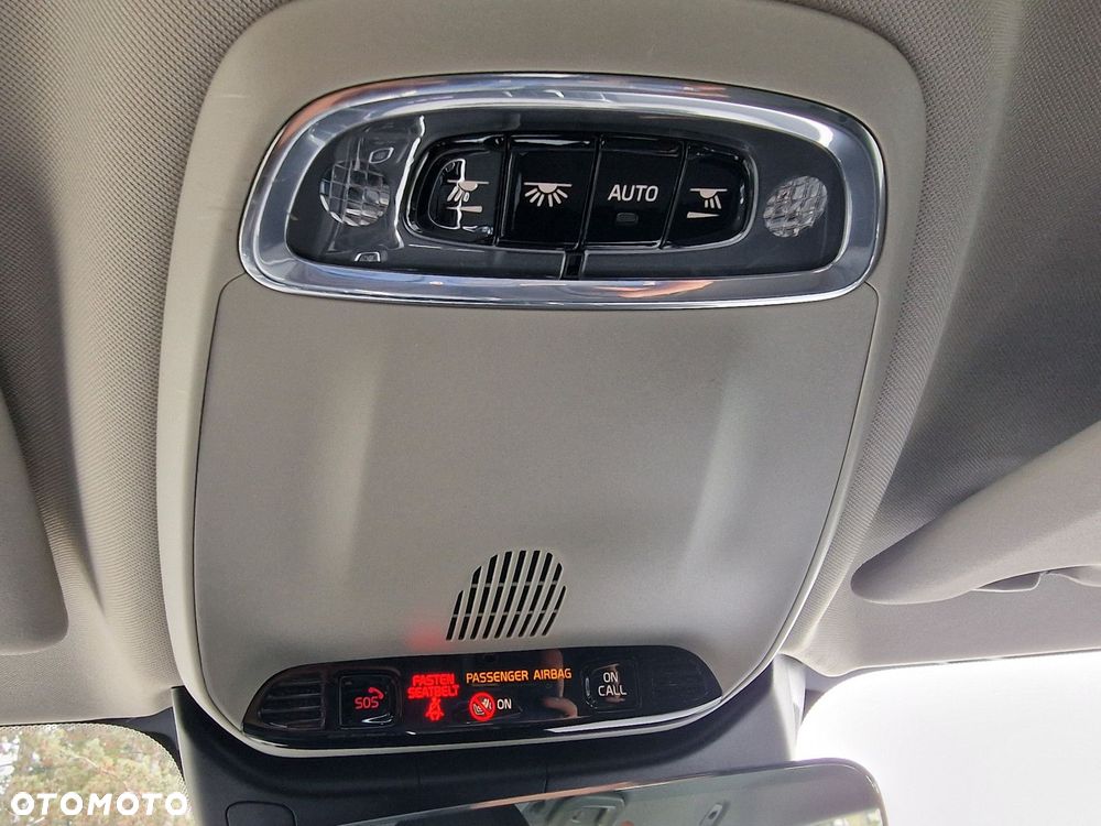 Volvo V60 Cross Country - 33