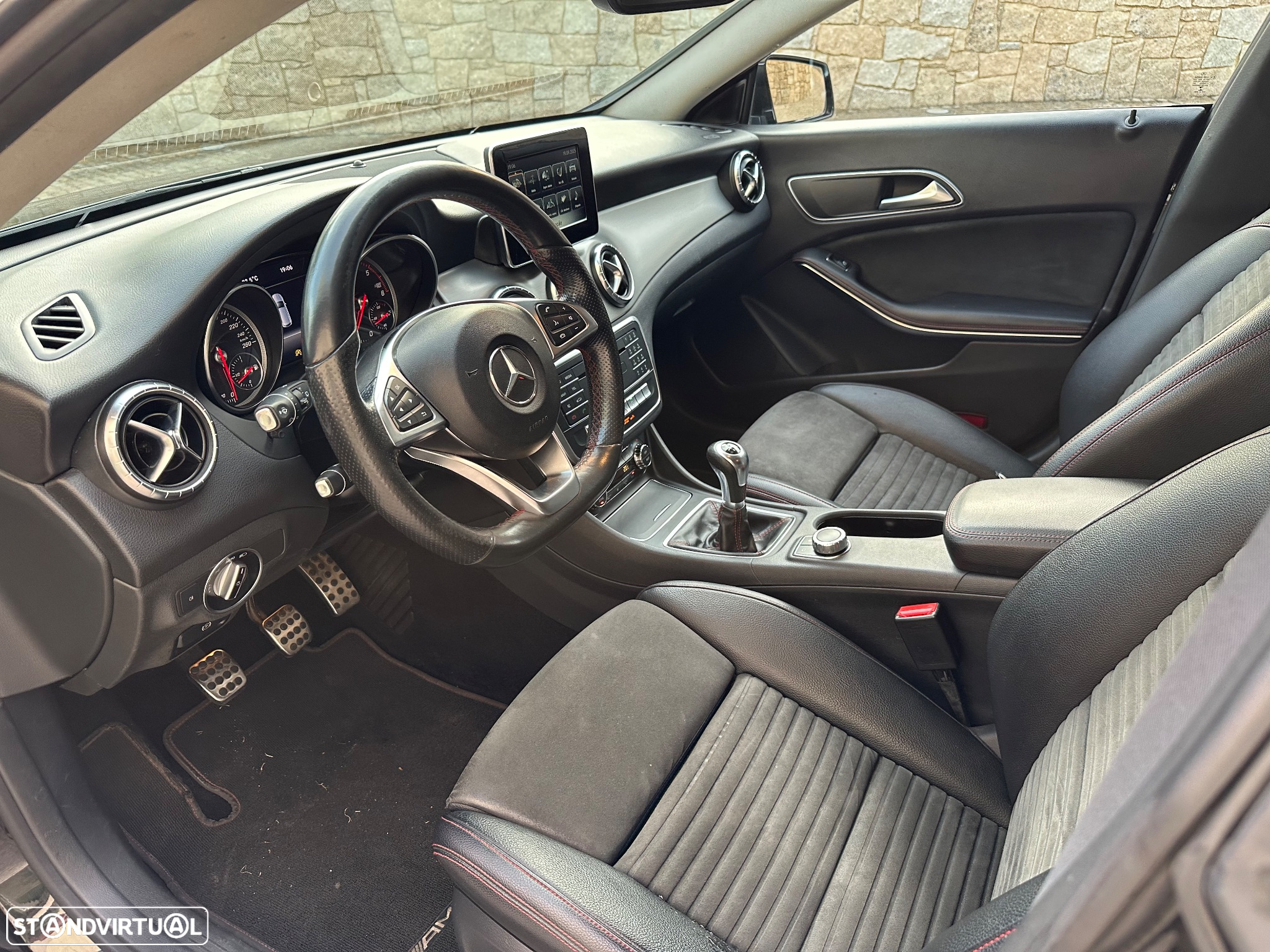 Mercedes-Benz CLA 180 d Shooting Brake AMG Line - 7