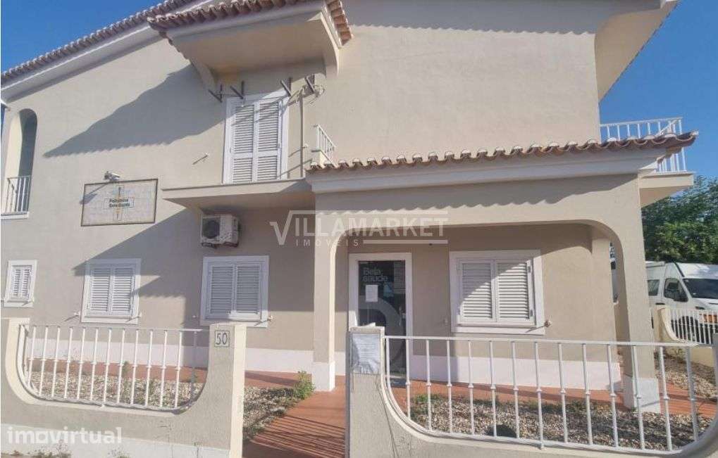 Prédio urbano da banca composto por 2 pisos situado numa zona residenc - Grande imagem: 2/16