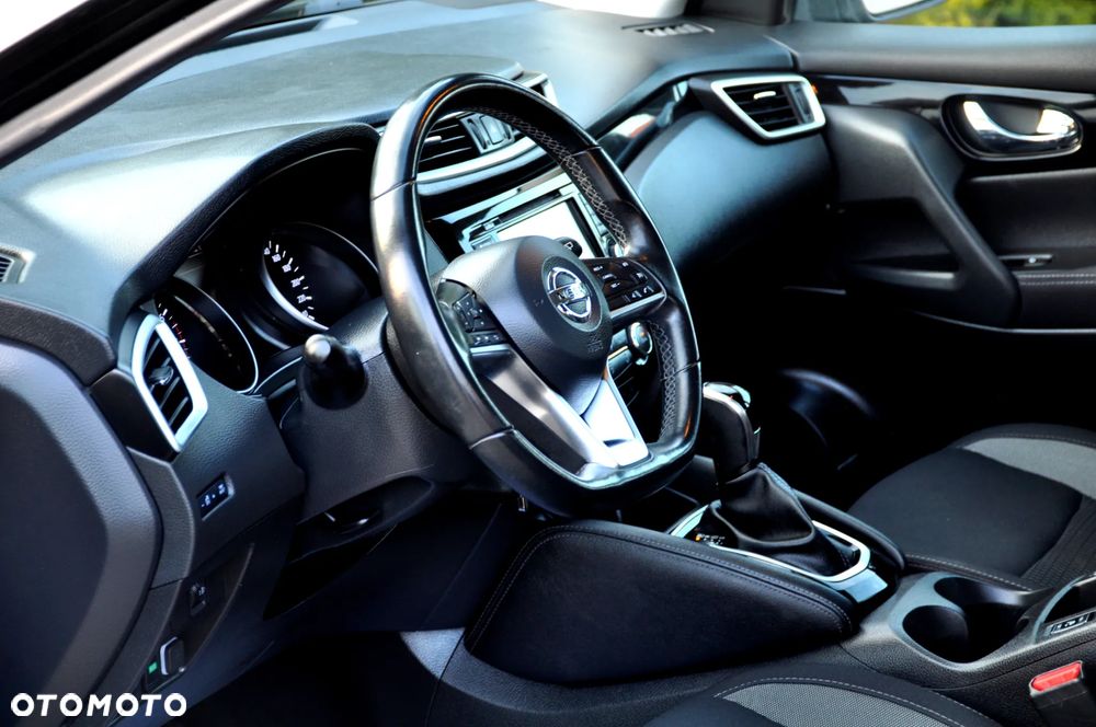 Nissan Qashqai 1.3 DIG-T DCT AKARI - 33