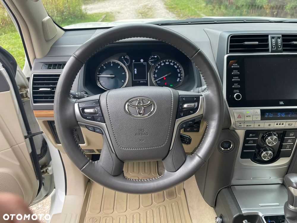 Toyota Land Cruiser - 7