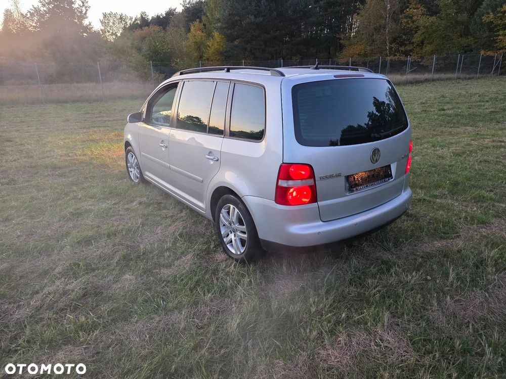 Volkswagen Touran 1.6 FSI - 25