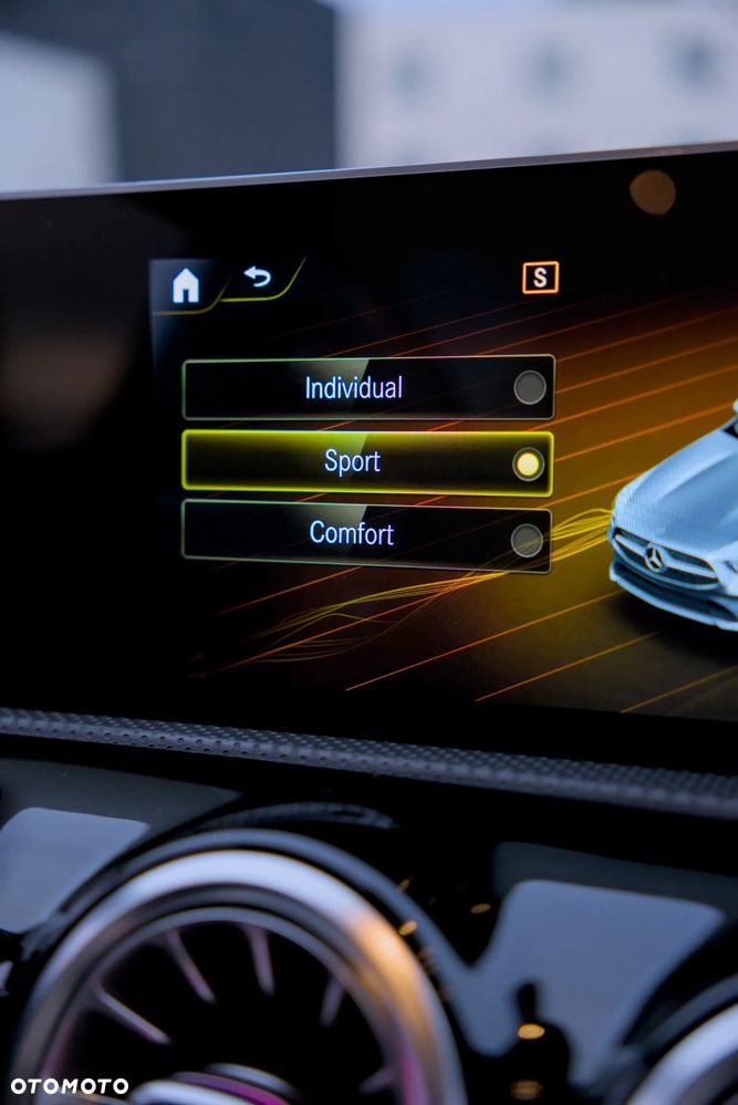 Mercedes-Benz CLA 180 AMG Line - 15