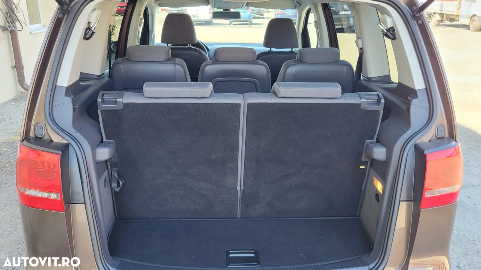 Volkswagen Touran - 8