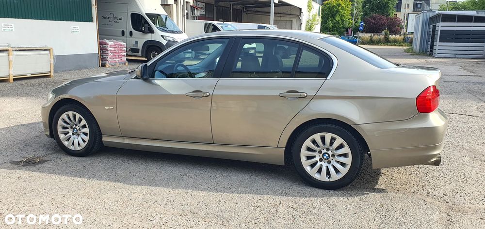 BMW Seria 3 325i Edition Exclusive - 26