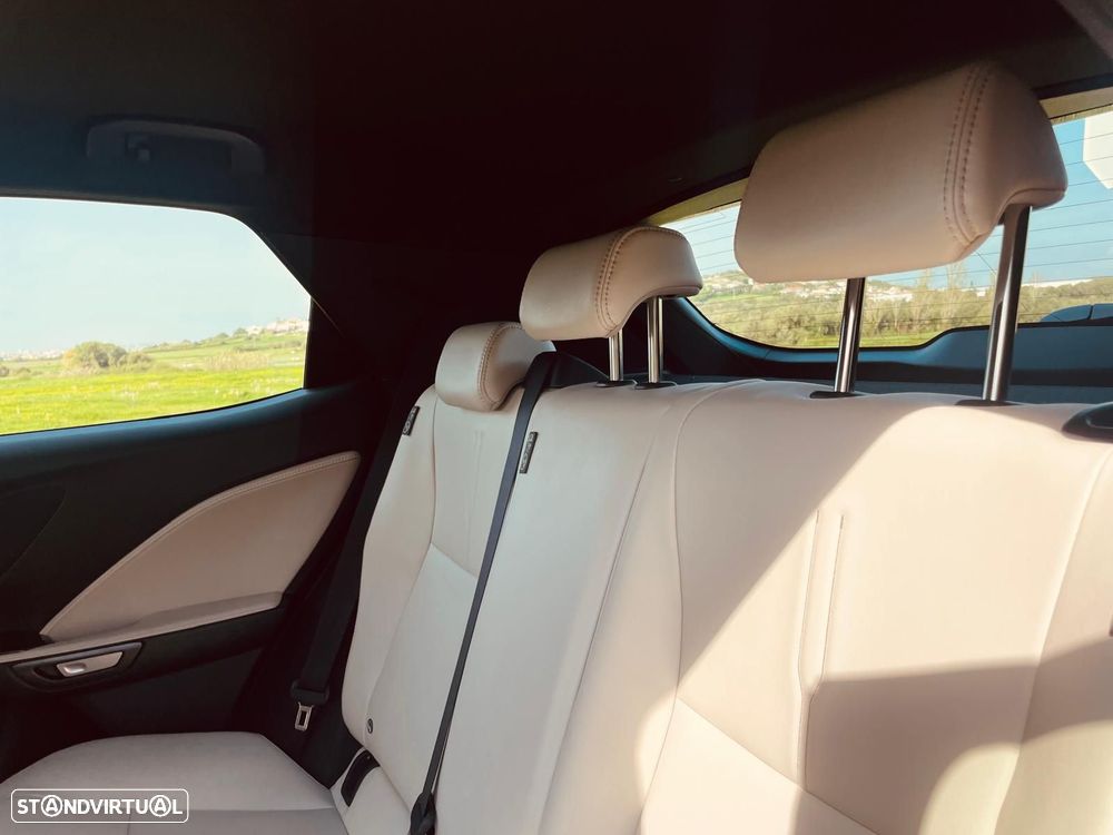 Lexus LBX Elegant - 11