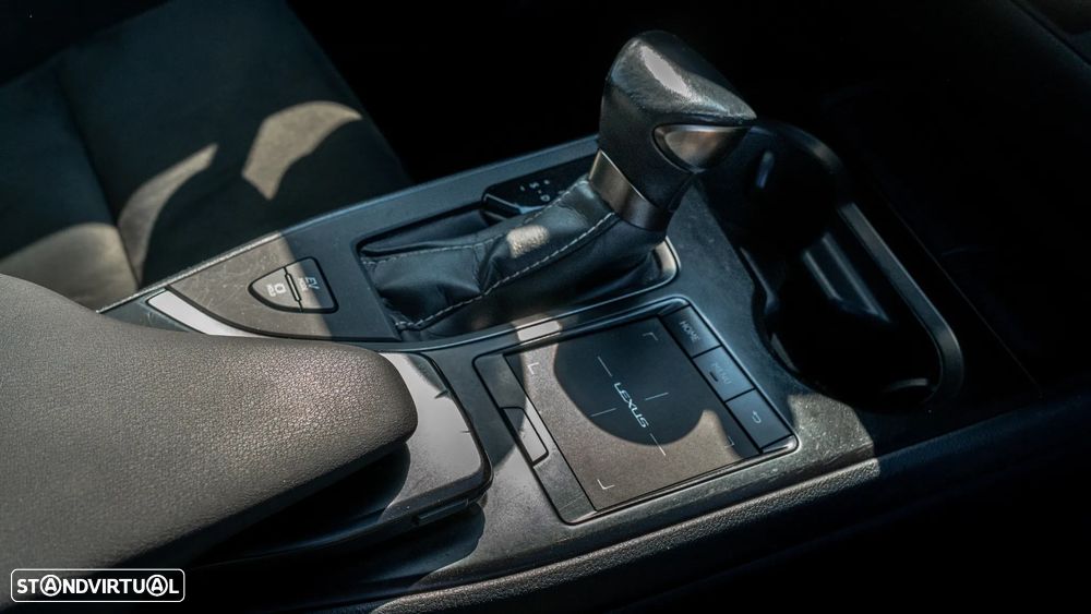 Lexus UX 250h Business - 11