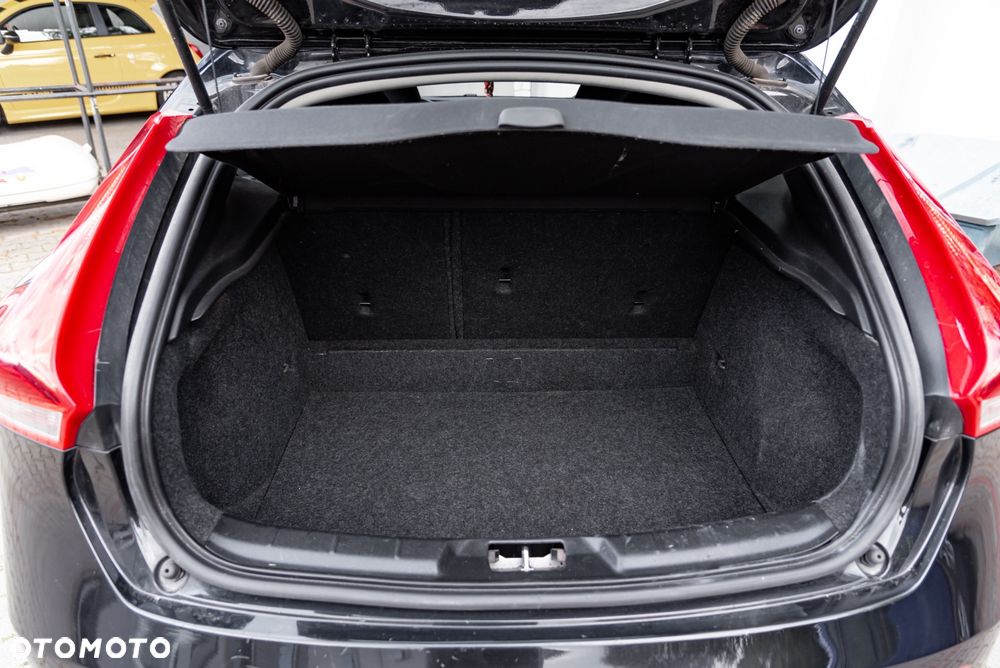 Volvo V40 D2 Drive-E Momentum - 31