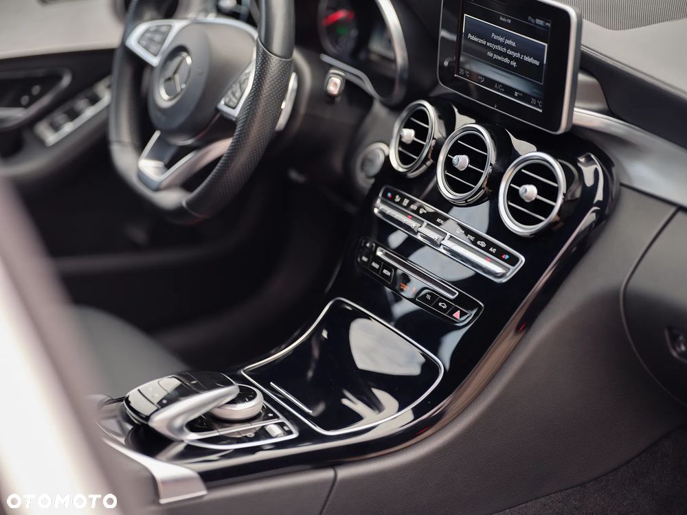 Mercedes-Benz Klasa C 200 4-Matic 9G-TRONIC - 25
