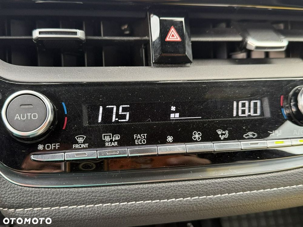 Toyota Corolla 1.8 Hybrid Executive - 24