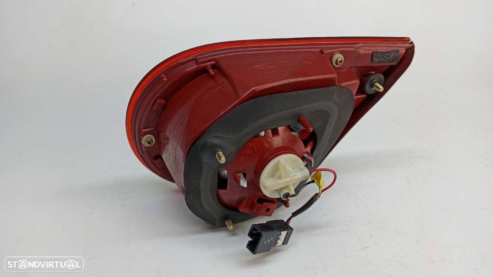 FAROLIM TRASEIRO ESQUERDO KIA OPIRUS EX - 5