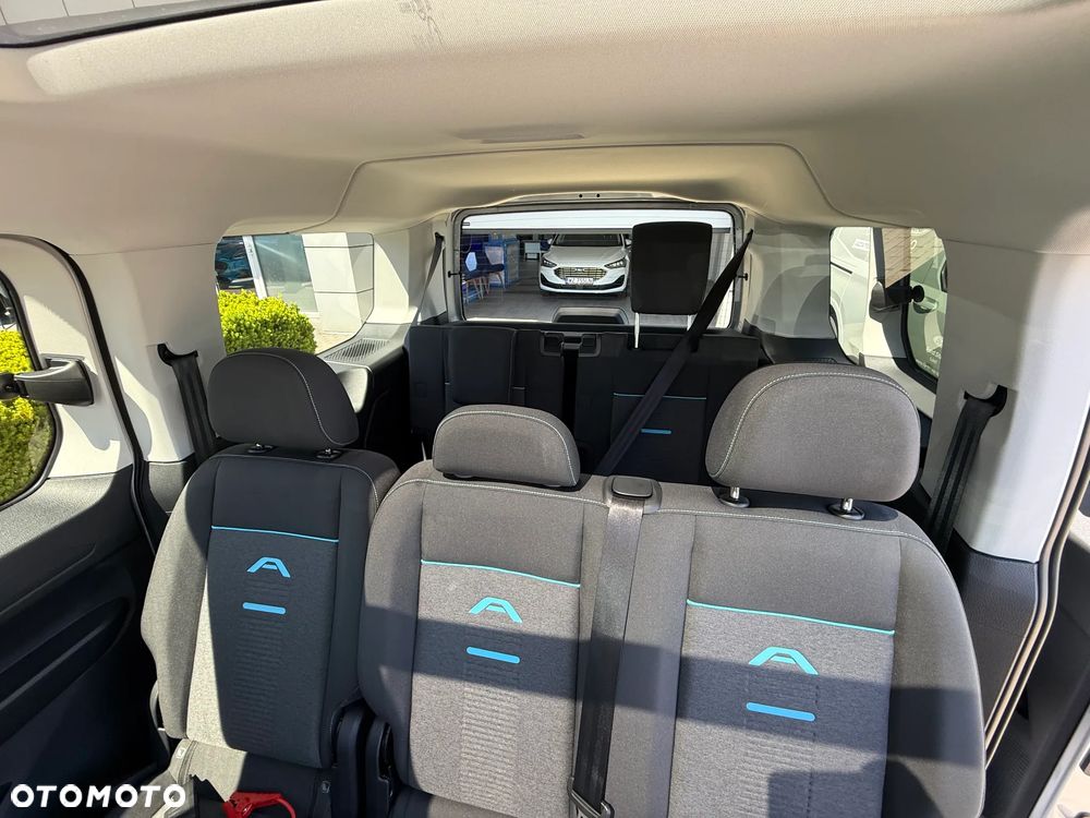 Ford Tourneo Connect Grand - 27