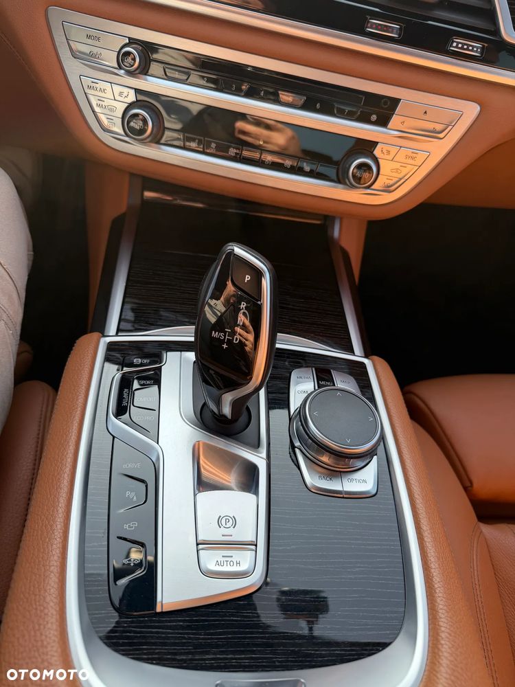 BMW Seria 7 740e iPerformance - 21
