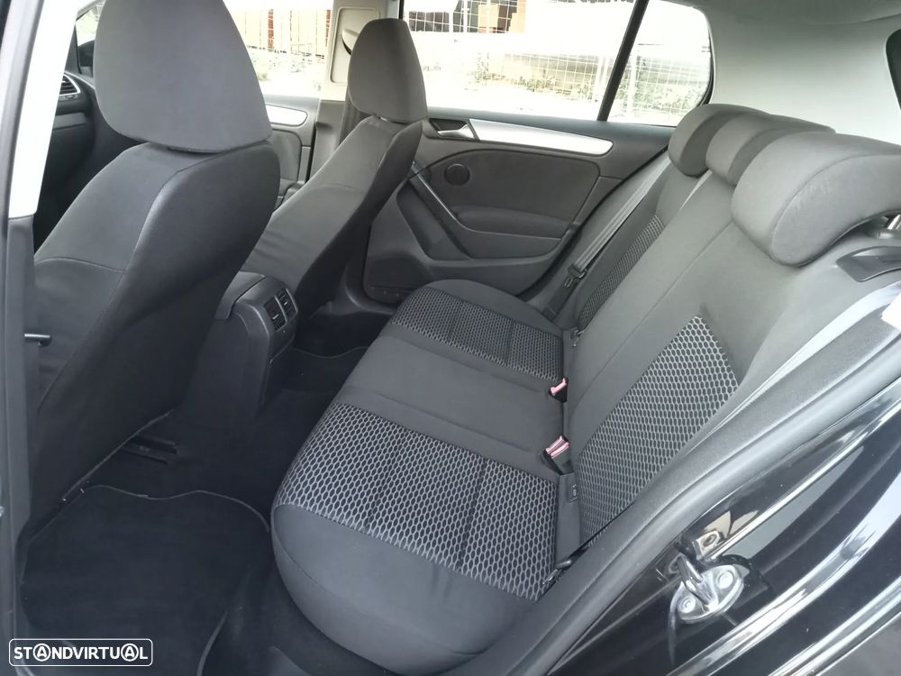 VW Golf 2.0 TDi Confortline - 9