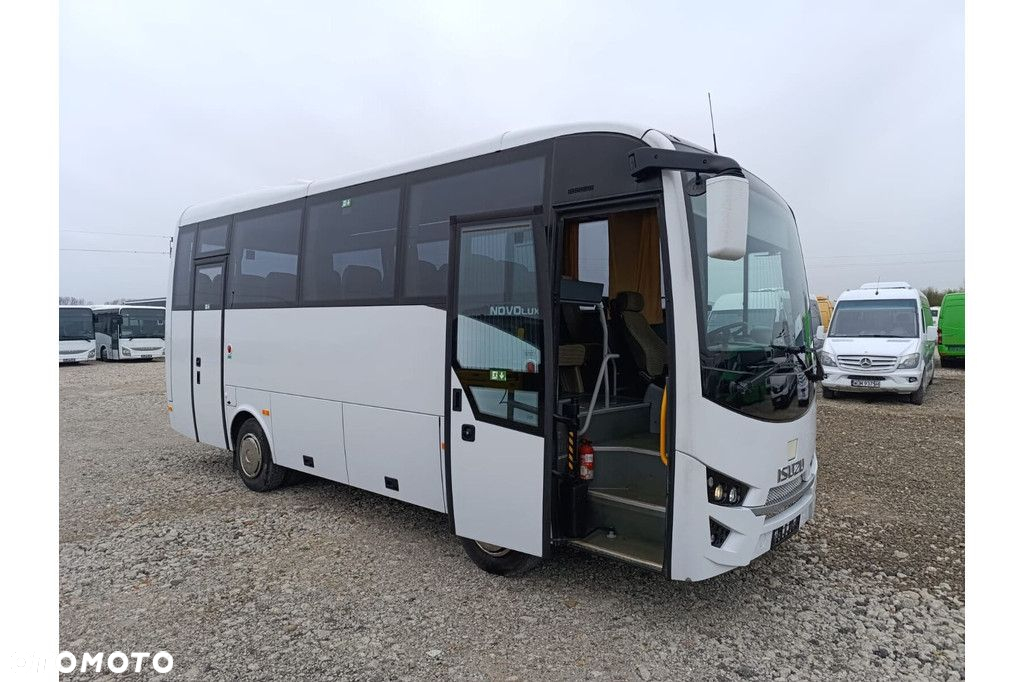 Isuzu Novolux - 12