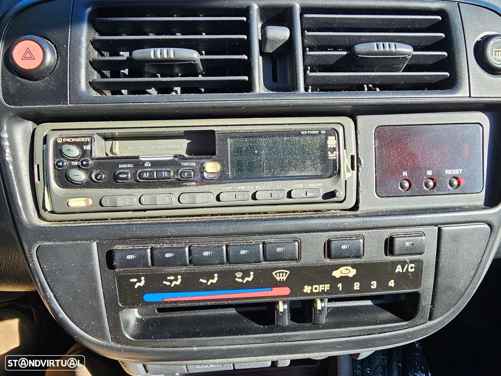 Honda Civic 1.5i LS - 16