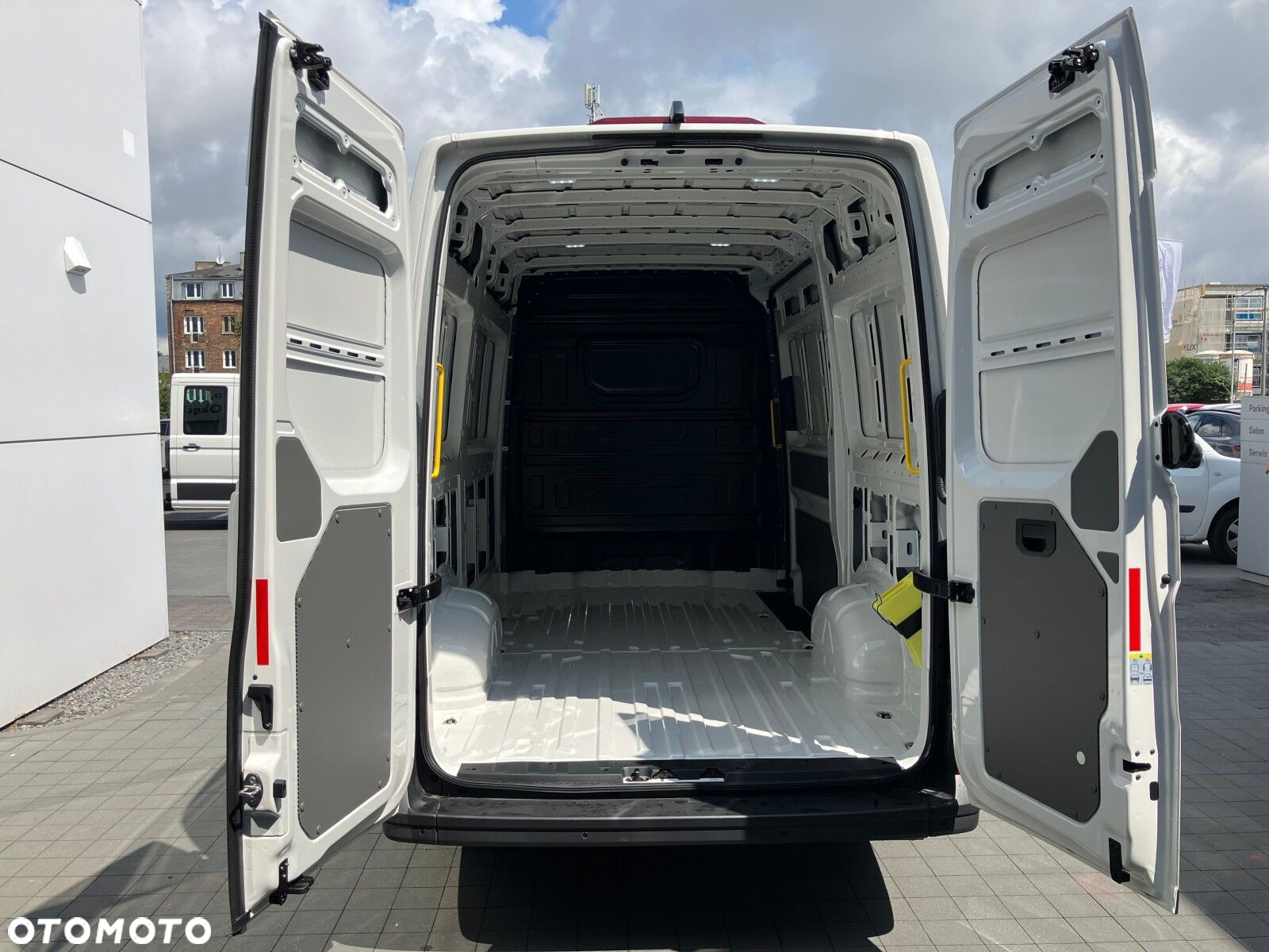 Volkswagen Crafter 35 2.0 TDI L3H3 3640 140 KM - 13