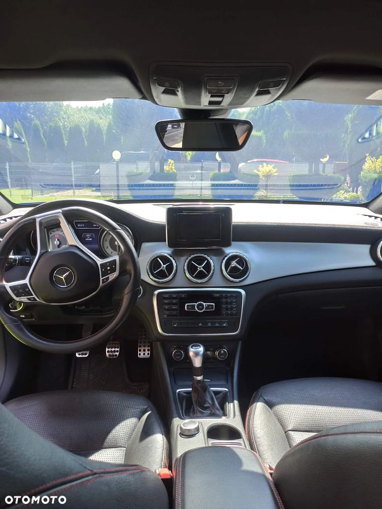 Mercedes-Benz GLA 180 - 21