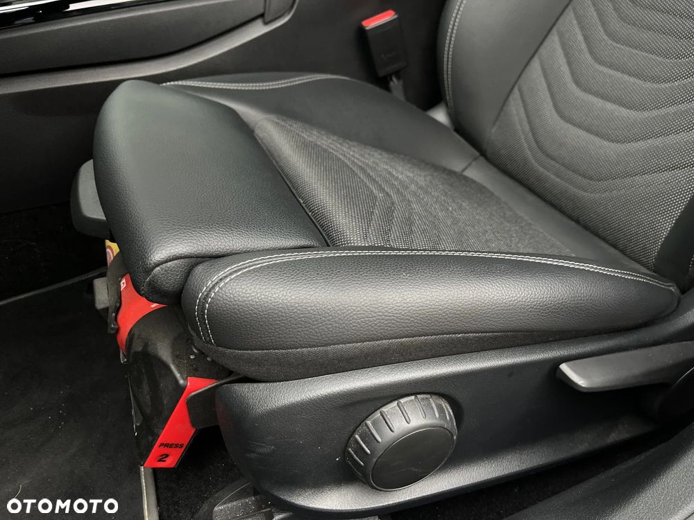 Mercedes-Benz CLA 180 7G-DCT - 12