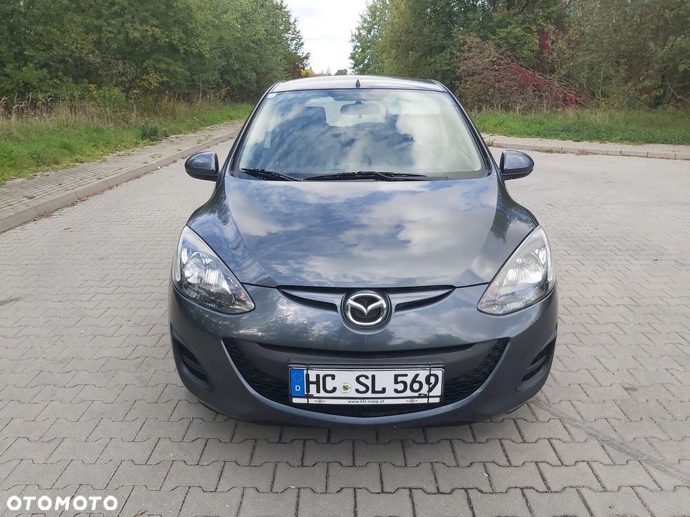 Mazda 2 2011 photo 3