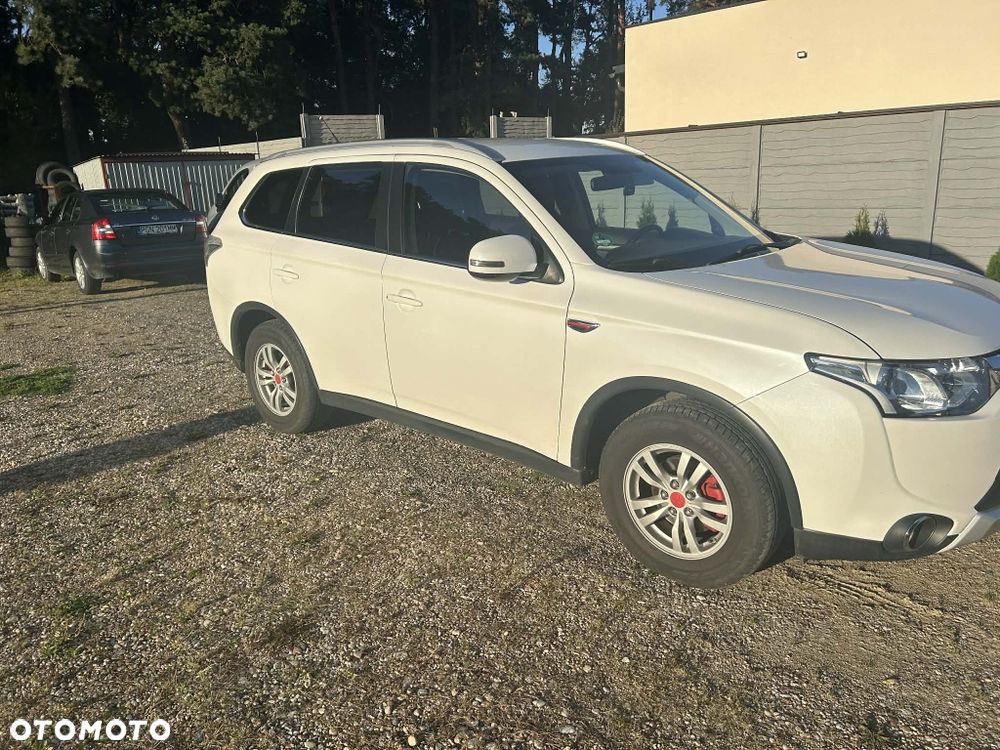 Mitsubishi Outlander - 2