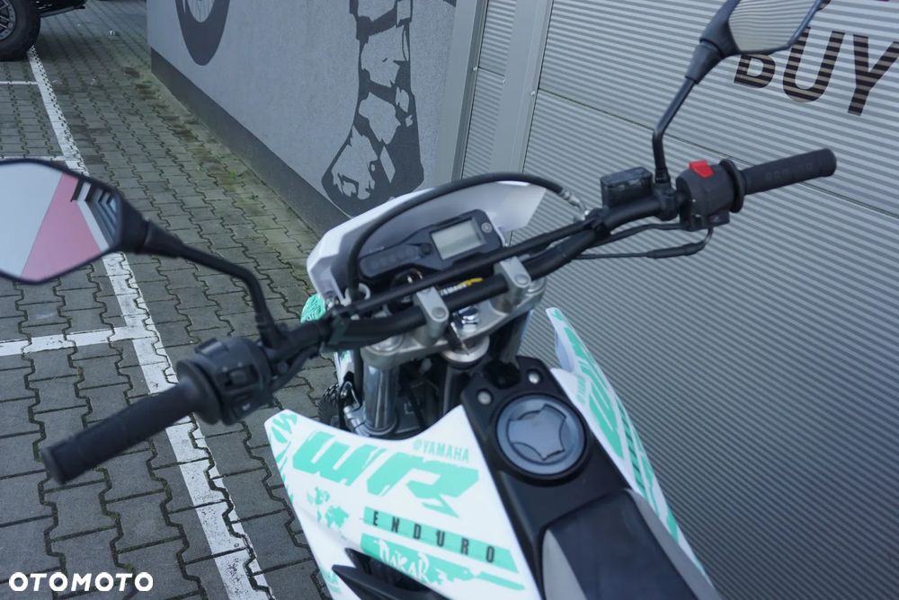 Yamaha WR - 8
