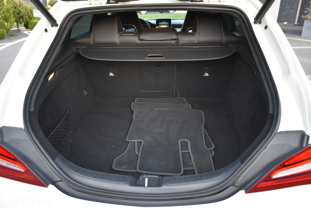 Mercedes-Benz CLA 200 7G-DCT UrbanStyle Edition - 38