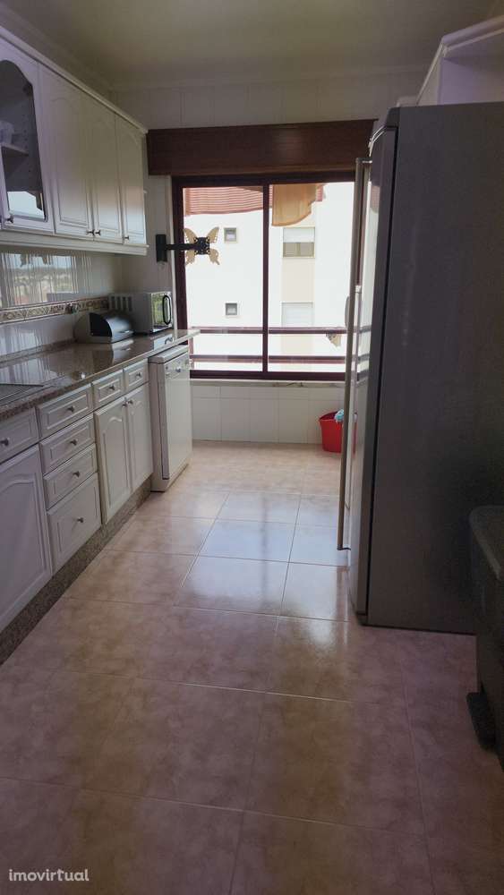 T2 com elevador, cozinha equipada - Fitares - Rio de Mouro - Grande imagem: 2/21