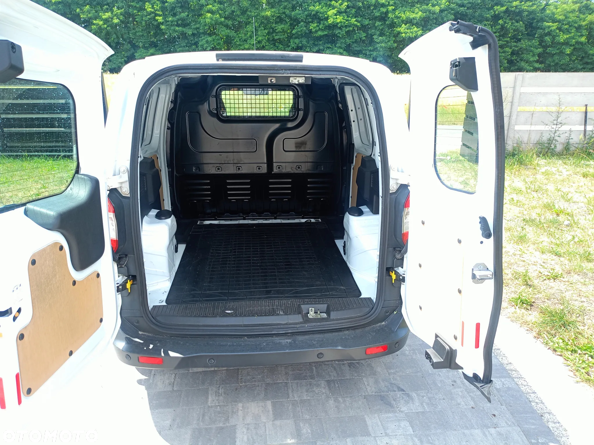 Ford courier - 26