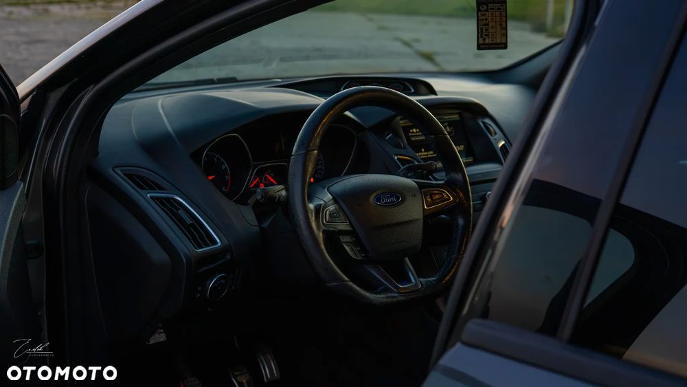 Ford Focus 2.3 EcoBoost RS - 14