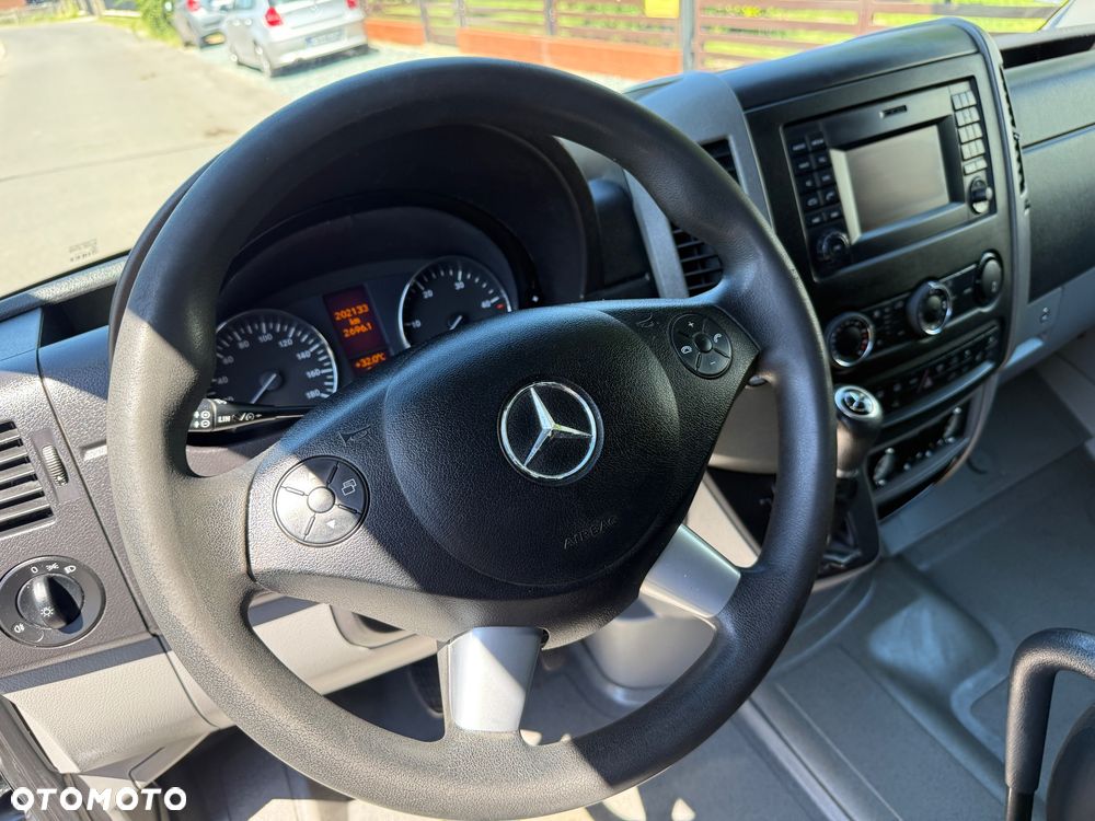 Mercedes-Benz Sprinter - 14